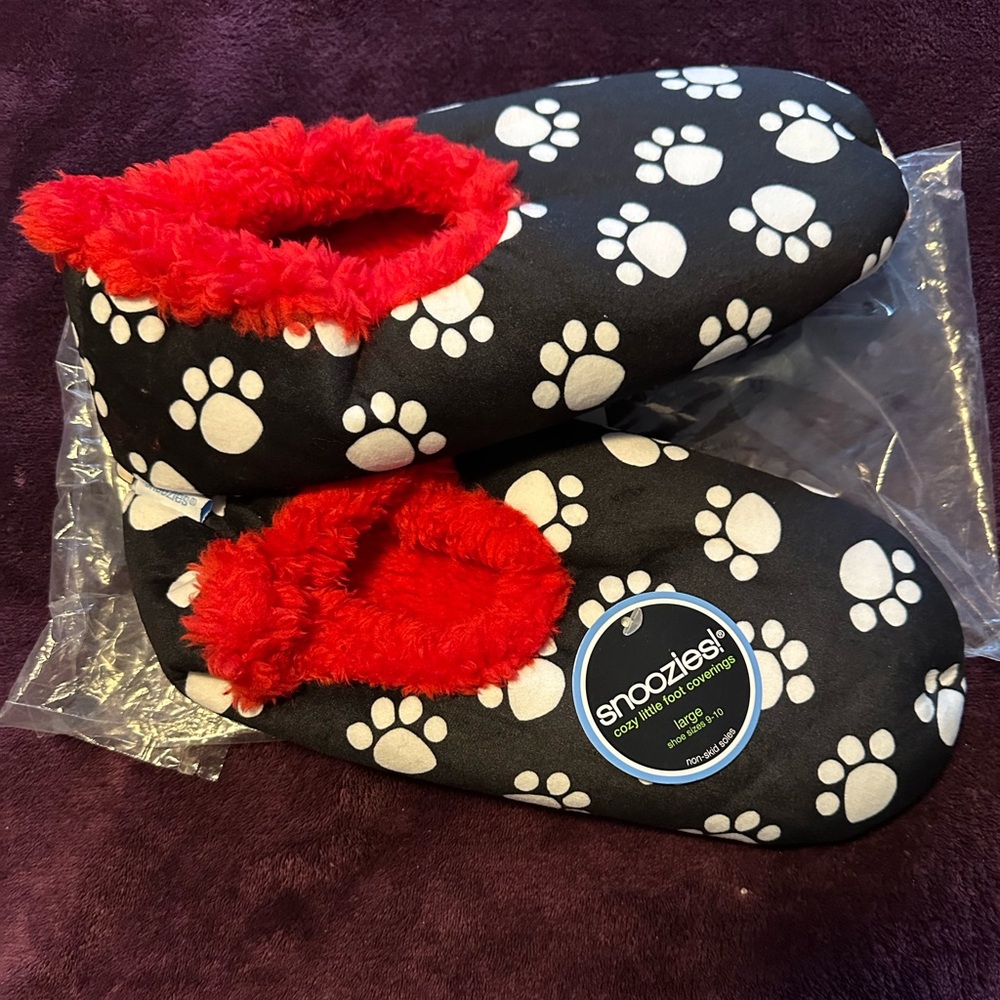 Women's Black and Red Fleece Slippers